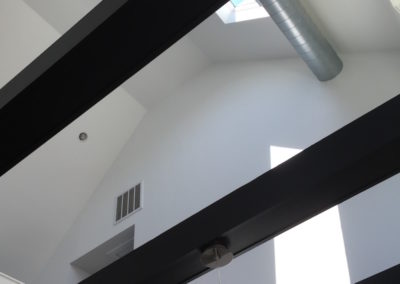 32-ft-white-ceilings-black-beams
